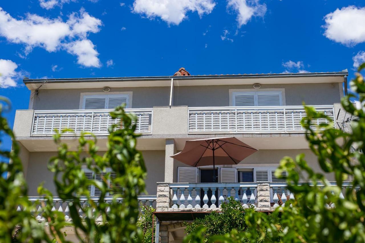 Apartments Rose トロギール エクステリア 写真